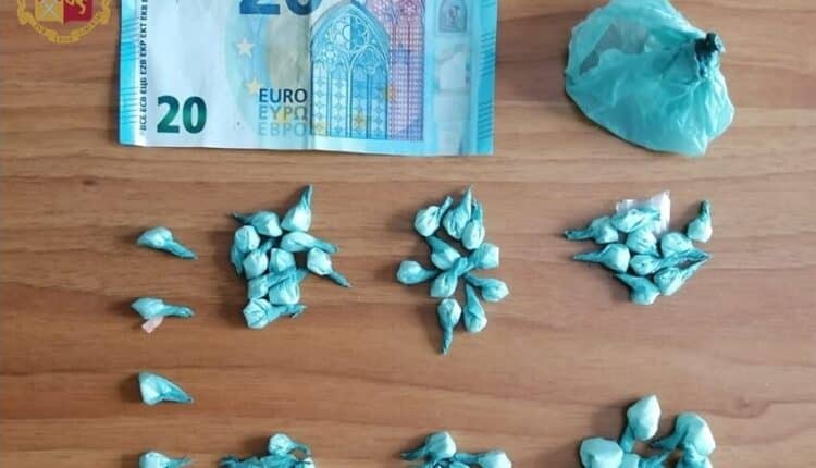 Taranto, 33enne trovato in possesso di cocaina, arrestato