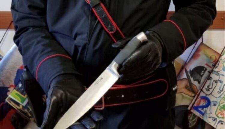 Persico Dosimo, minaccia con un coltello l’addetto alla raccolta dei rifiuti, denunciato