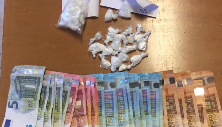 Roma, 8 arresti: sequestrati 300g di droga e 2000 euro.