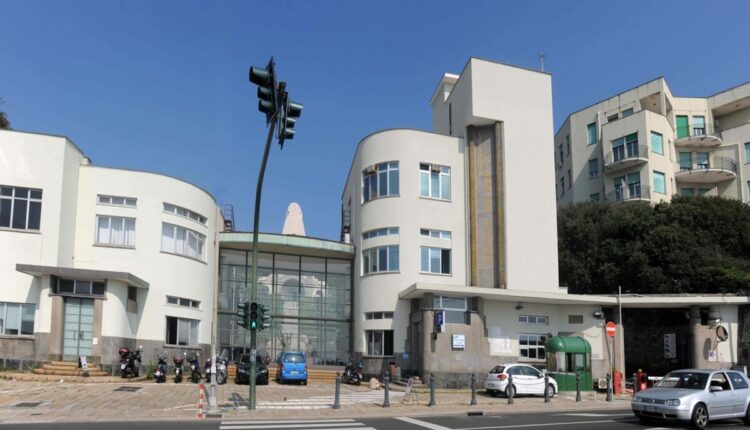 Genova, Toti visita l'istituto Gaslini e il Policlinico San Martino.