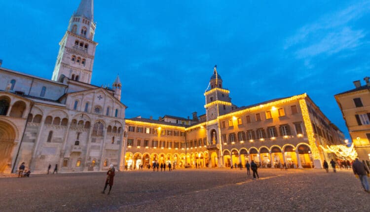Modena, con "Tavolini sotto le stelle" anche tre "Notti di luna".