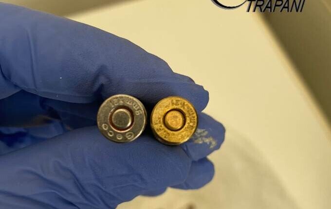 Trapani, munizioni sul posto di lavoro: denunciato un 55enne