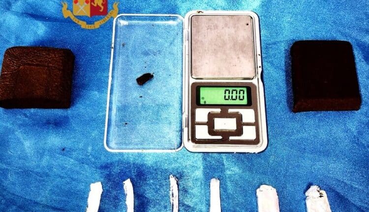  Pianura, sorpreso in casa con la droga, arrestato