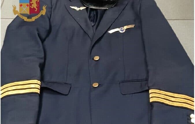  Napoli, aeroporto di Capodichino, denunciato un finto pilota