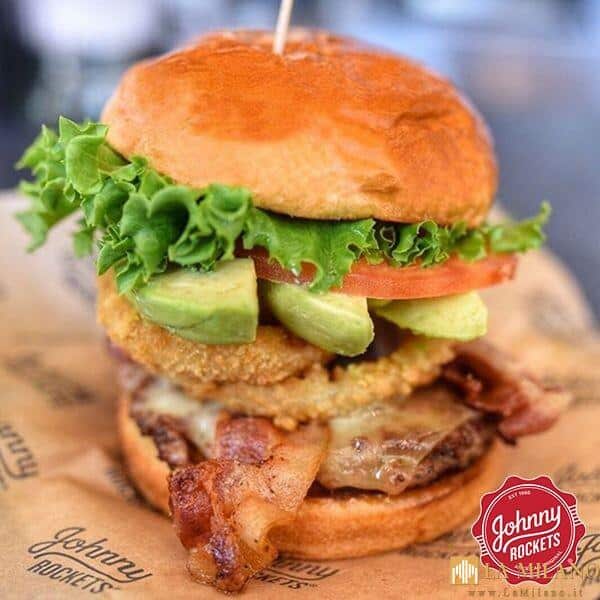 Arese, International Burger Day, Johnny Rockets festeggia con Amazing! Avocado