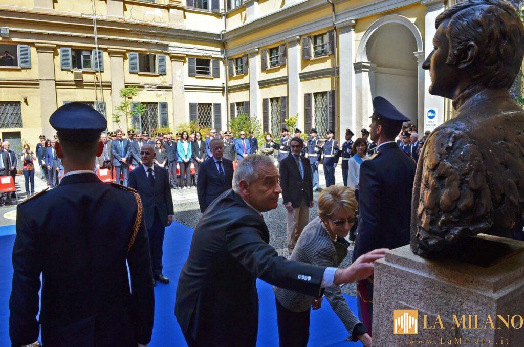 Milano, la Polizia di Stato ha commemorato il 50esimo anniversario della scomparsa del Commissario Calabresi