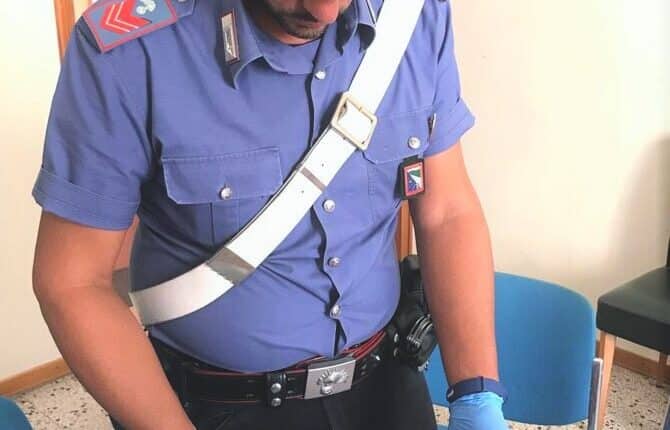 Valsamoggia, rincorre la moglie armato di coltello, arrestato