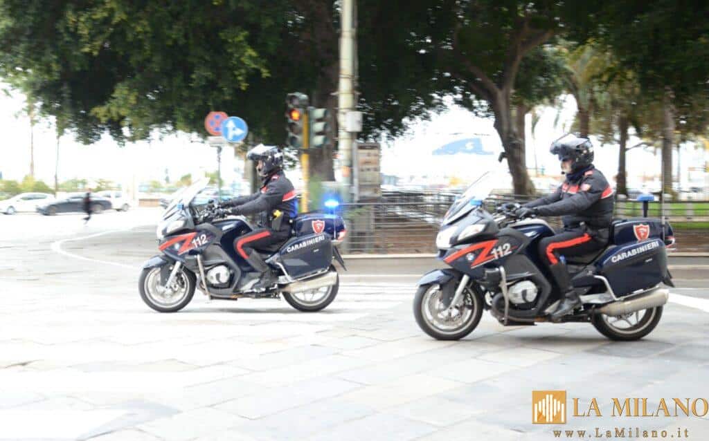 Cagliari, viene allontanato da una festa privata e mostra la pistola: fermato