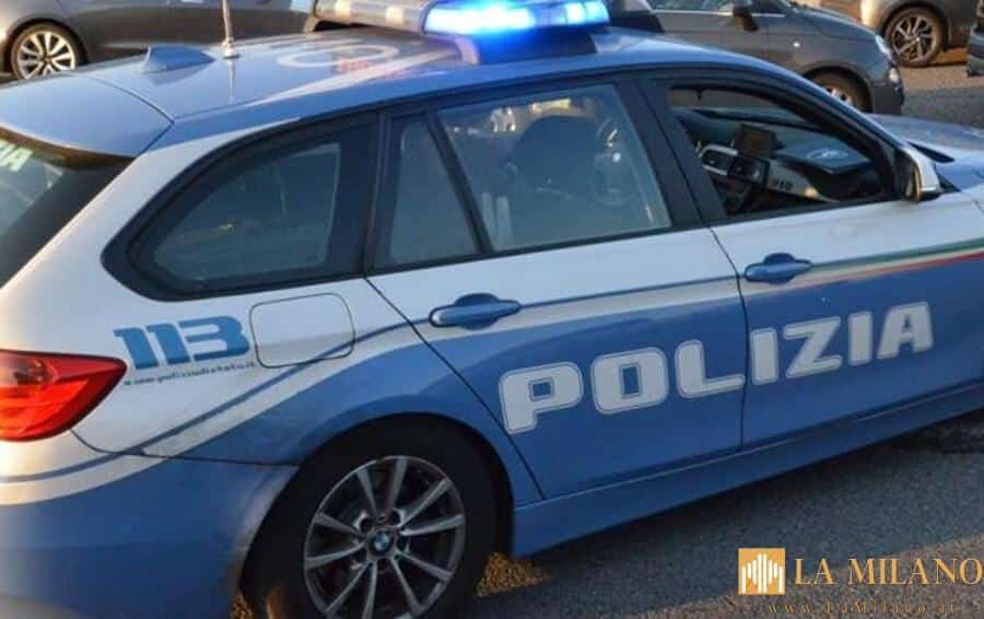 Genova, cerca di rubare un’auto, ma un passante lo vede e lo segnala alla Polizia, arrestato
