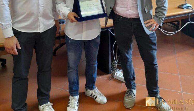 Arezzo, consegnata la targa al vice-campione europeo Felice Izzo.