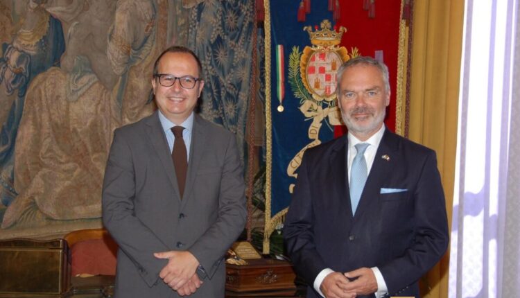Cagliari, l'Ambasciatore di Svezia Jan Bjorklund accolto in Municipio.