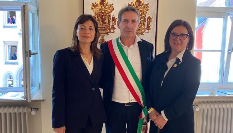 Mantova, folto gruppo di mantovani alla Cavalcata del sangue