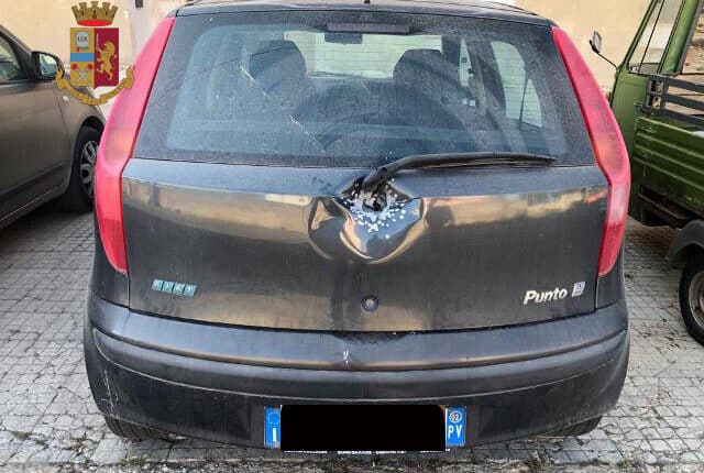 Taurisano, spara ontro la macchina del figlio e contro il muro di casa della ex moglie