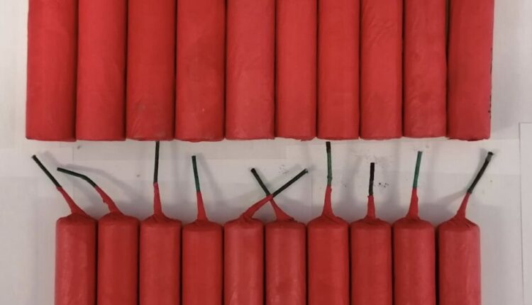 Torino, 20 candelotti esplosivi in casa: arrestato tassista.