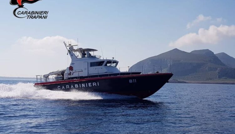 Trapani, pesca illegale e lavoro nero su un peschereccio: arriva la maxi-multa