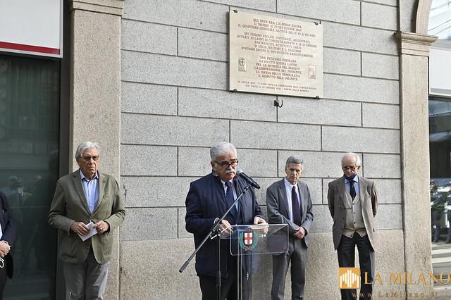 Milano, svelata la nuova targa per non dimenticare le atrocità commesse