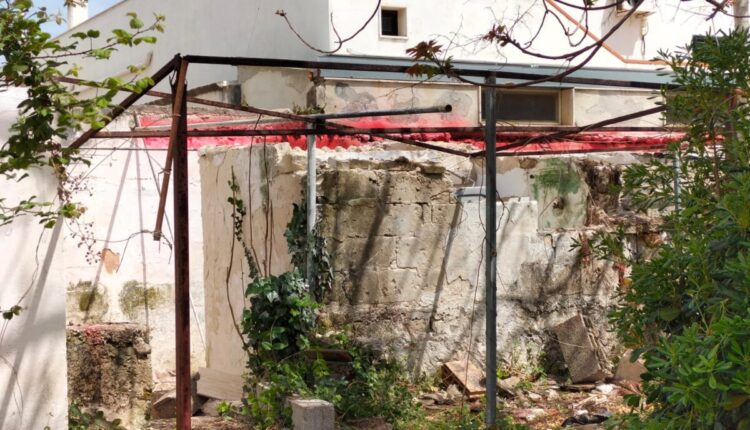 l’Ufficio AmLecce, rimosse quasi 2 tonnellate di amianto in Via Dal Pozzo Toscanelliiente comunica che nella giornata di ieri si è proceduto alla rimozione di 1,940 tonnellate di amianto poste a copertura di un fabbricato realizzato negli anni ’60 in Via Dal Pozzo Toscanelli,