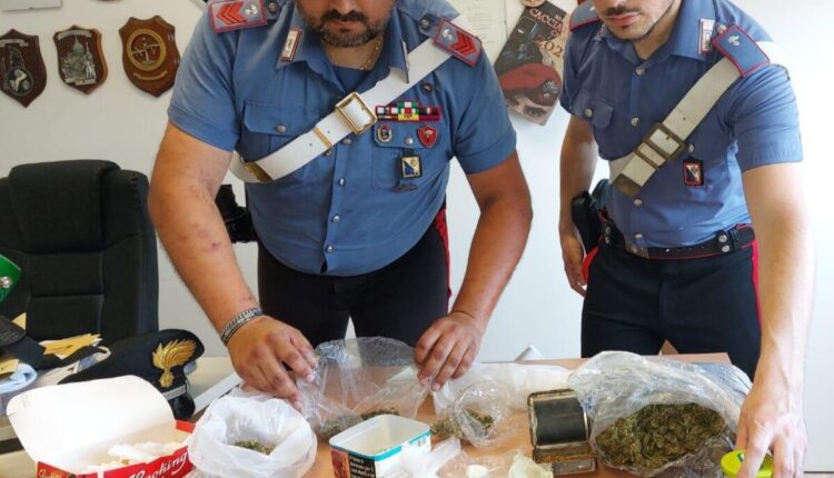 Crotone, scoperto bazar della droga: arrestata una coppia