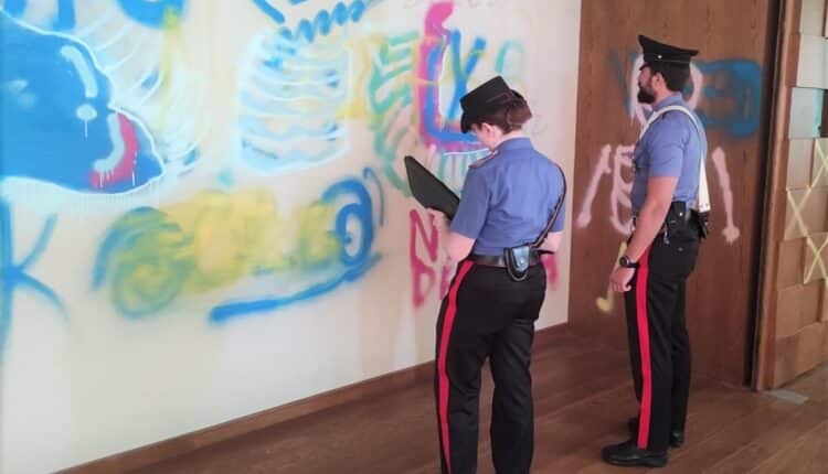 Bologna, 20 incensurati minorenni denunciati dai carabinieri