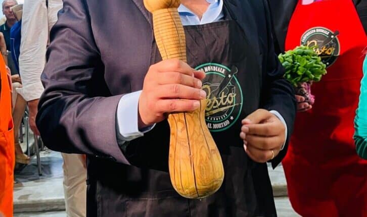 Liguria, Camilla Pizzorno vince il campionato mondiale di pesto genovese al mortaio