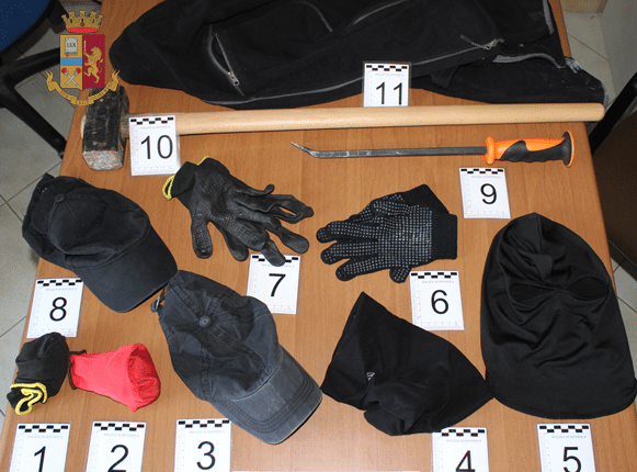 Lecce, tentano il furto in una villa: arrestati