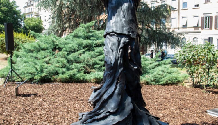 Milano, inaugurata la scultura dedicata a Margherita Hack.