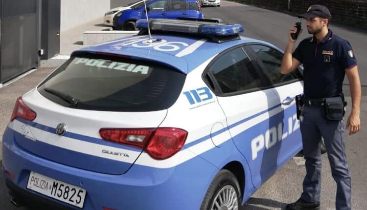 Verona, ruba la borsa ad una donna e fugge: 25enne arrestato