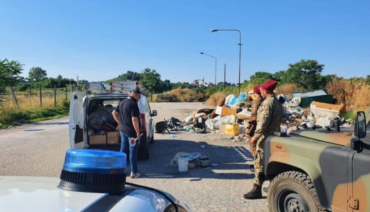 Napoli, sanzionato 23enne per abbandono di rifiuti