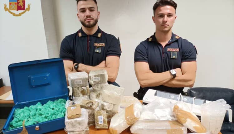 Tivoli, pusher seguito sino a casa: trovati 9kg tra cocaina e hashish
