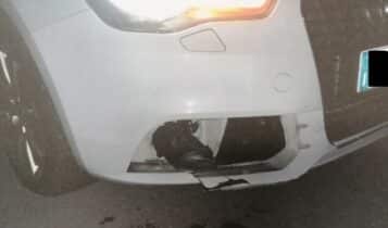 Busca, lanciano mattoni su auto in corsa, arrestati