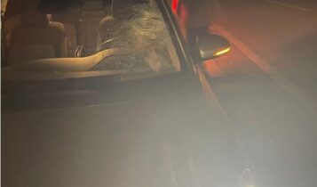 Busca, lanciano mattoni su auto in corsa, arrestati