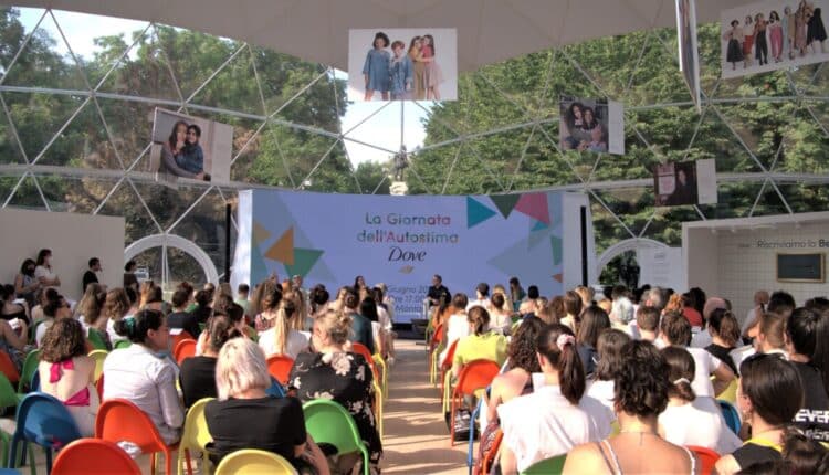 Milano, La giornata dell'autostima: pareri noti a confronto