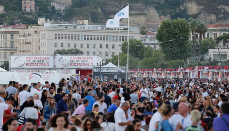 Napoli, al Pizza Village sul palco ci sarà Gigi D'Alessio