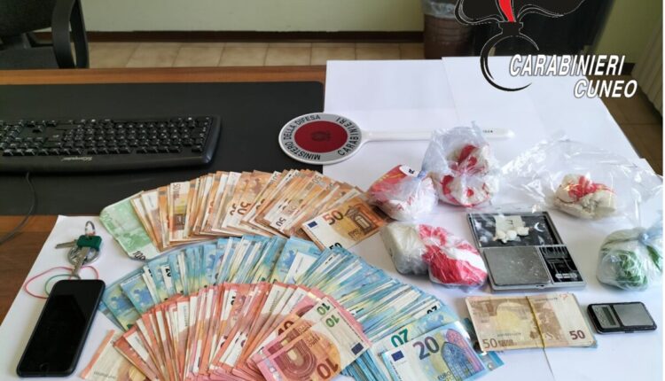 Alba, spacciava al parco, in casa 1kg di cocaina purissima dal valore di 180mila euro