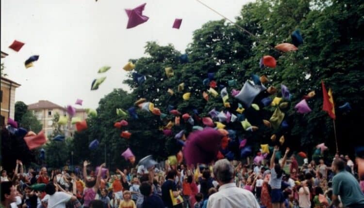 Lecco, il 20 luglio battaglia di cuscini in piazza Garibaldi