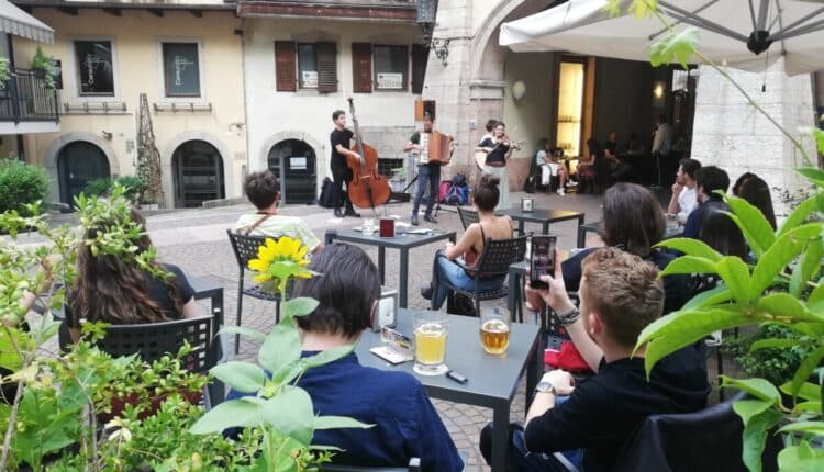 Trento, "Arte in bottega": la città diventa palcoscenico