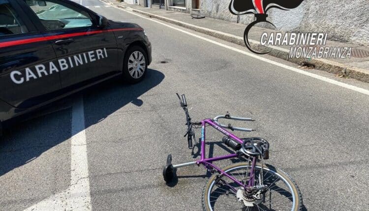 Albiate (Monza), ruba un'auto e investe un ciclista, poi si schianta.