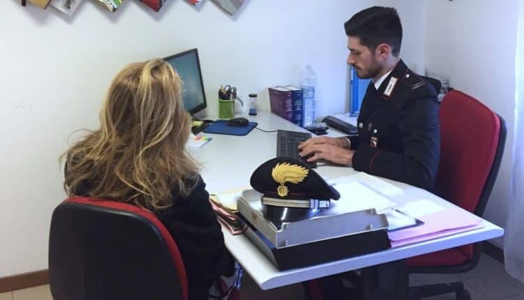 Bologna, calci e pugni alla compagna: 27enne in manette