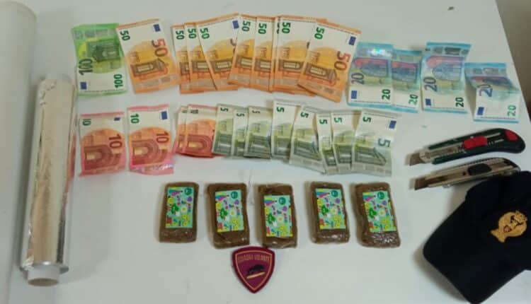 Cassino, spacciavano vicino la stazione: due arrestati