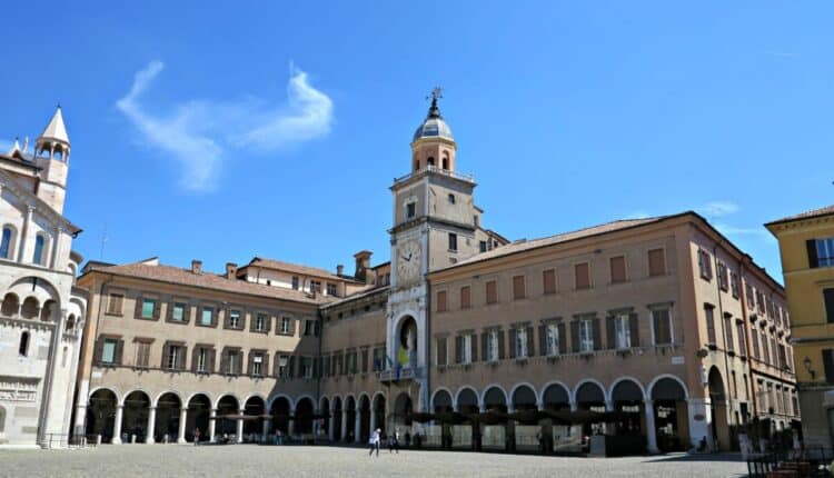 Palazzo_Comunale_Modena_2