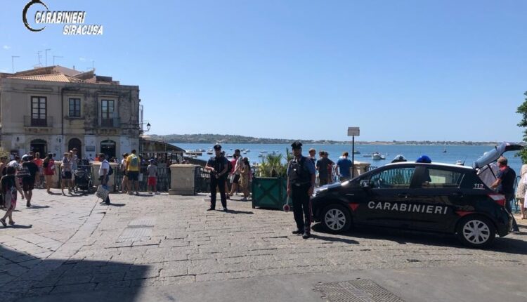 Siracusa, evade per andare al bar con gli amici: arrestato