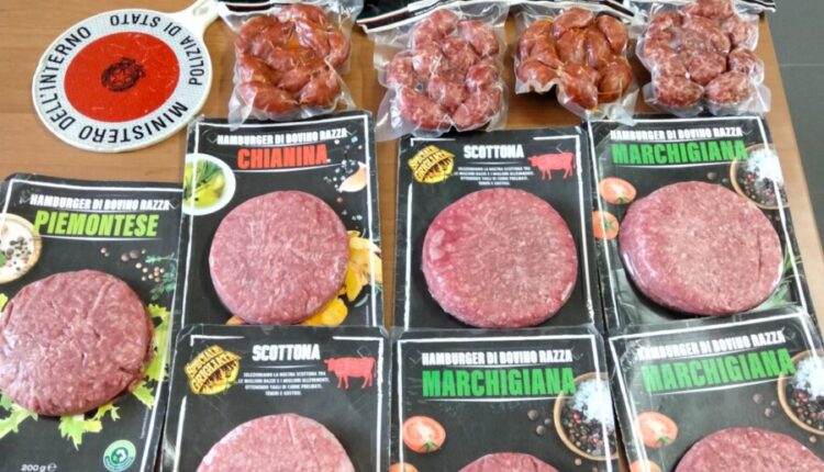 Frosinone, zaino pieno di cibo e oggetti domestici rubati: la Polizia li dona alla Caritas