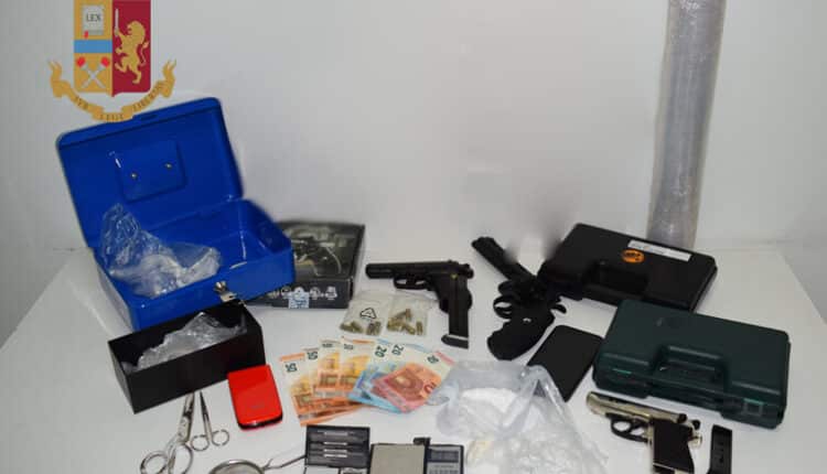 Nardò, in auto con pistole e cocaina: 37enne in carcere