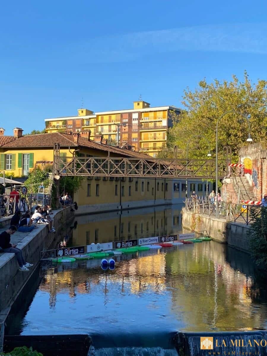 Milano, un sistema galleggiante per pulire il Naviglio Martesana