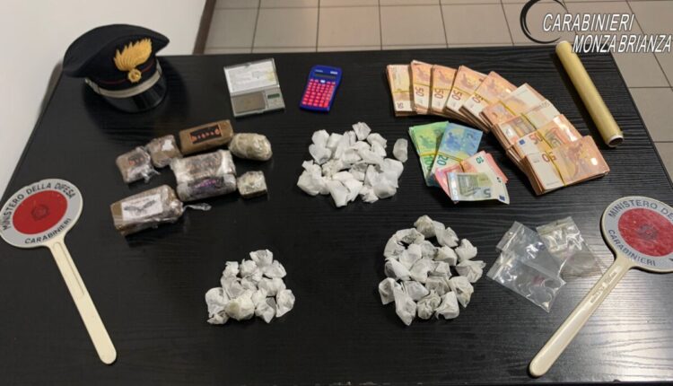 Monza, sorpreso con 1kg di hashish e 23mila euro: arrestato