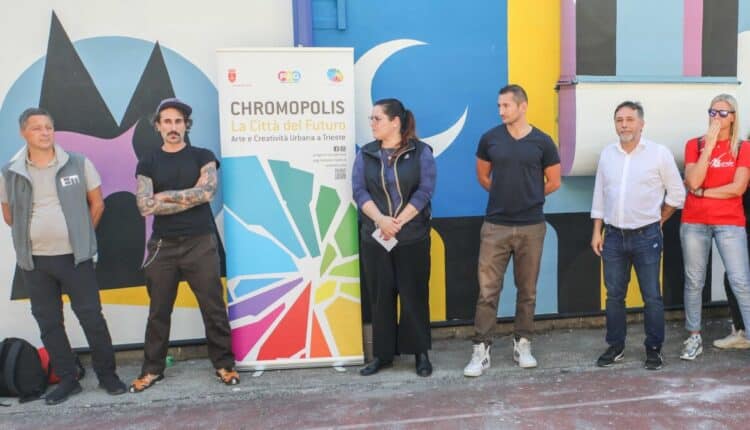 Trieste, presentato e inaugurato il nuovo murale del progetto “Chromopolis- La città del futuro” realizzato dallo street art Luca Font