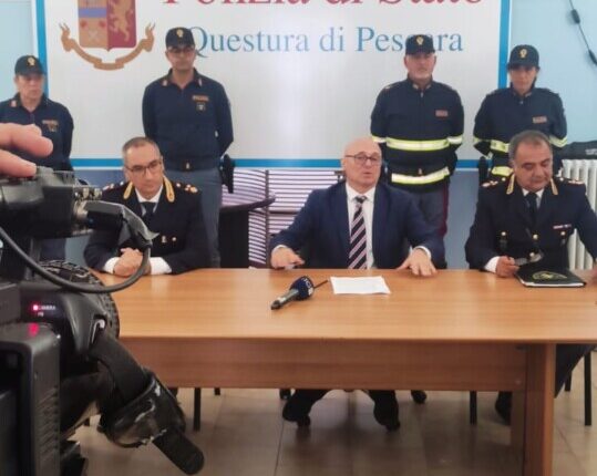 Taranto, falsi carabinieri rapinano un uomo in via Lago di Capestrano