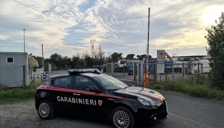 Rosignano Marittimo (LI), tenta di rubare batterie esauste da un’area di raccolta: marocchino quarantenne denunciato