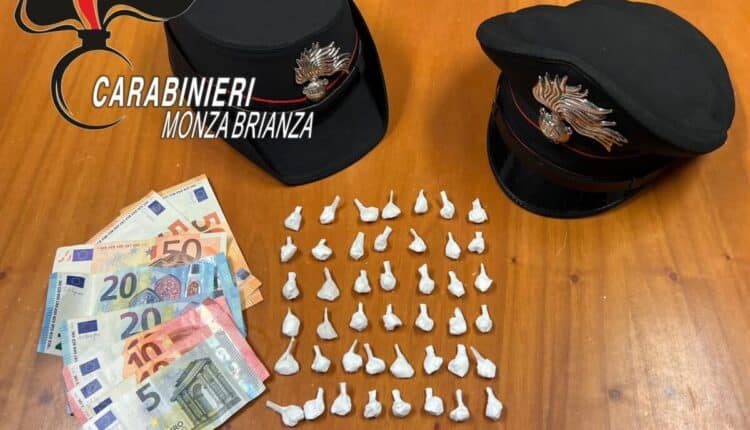 Vimercate, in auto con 44 dosi di cocaina