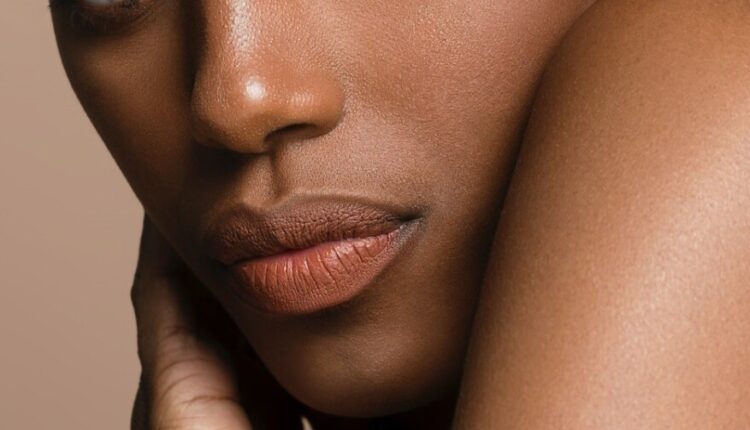 Cosa serve alla pelle durante la menopausa?